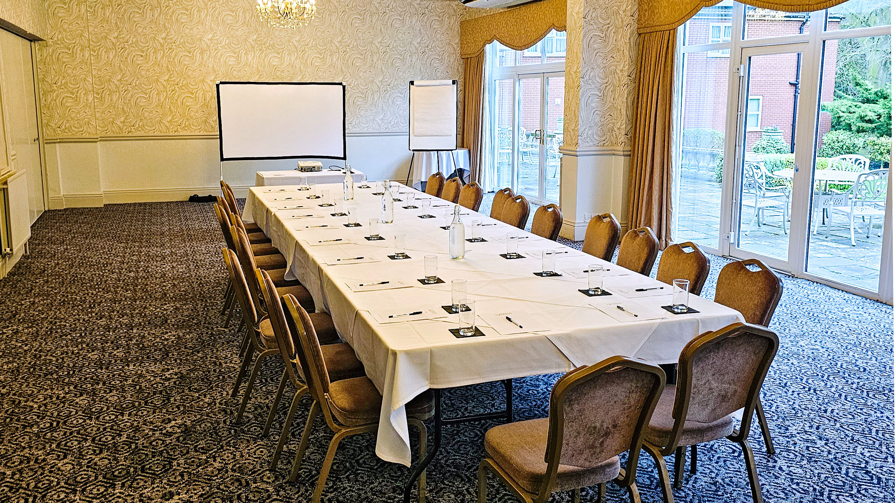 CBH Oaklands Hall Hotel 31/33
