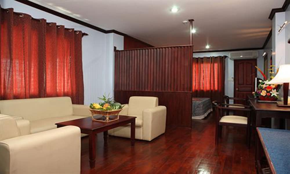 Vansana Riverside Hotel 8/40
