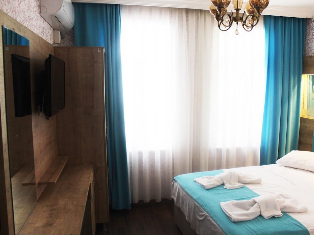 Megaron Hotel 33/62