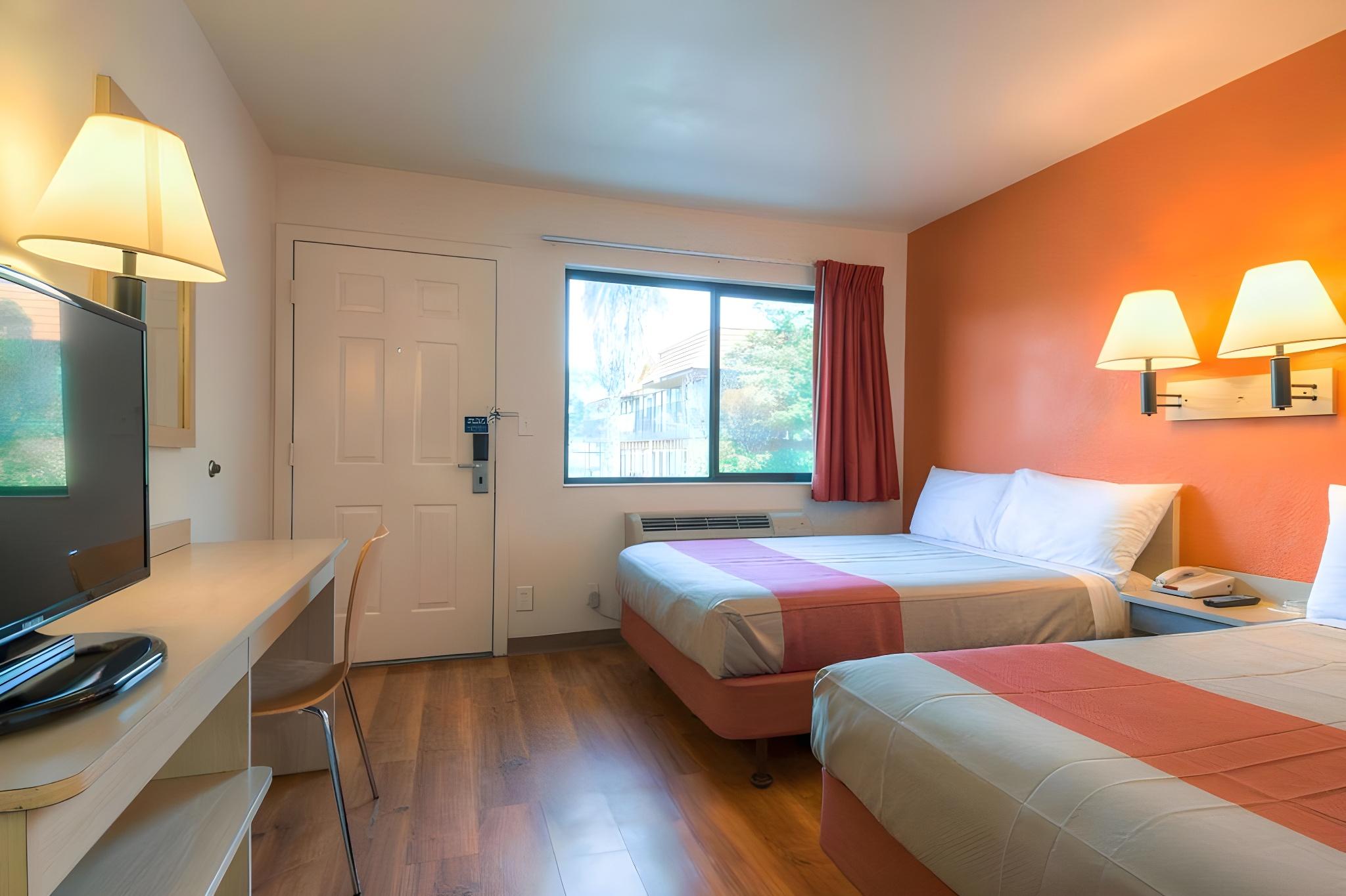 2 Full Beds