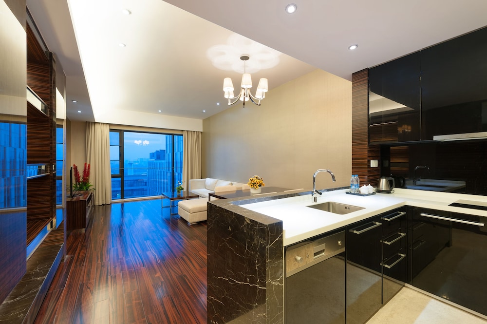 Yicheng Apartment Poly World Center 44/59