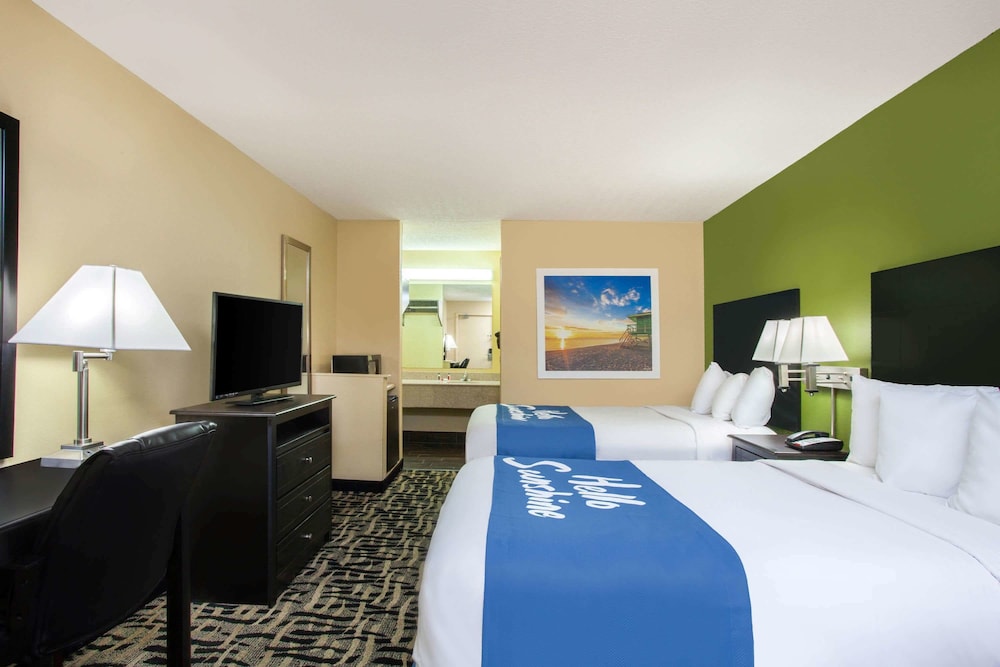 Days Inn by Wyndham Pensacola I-10 15/34