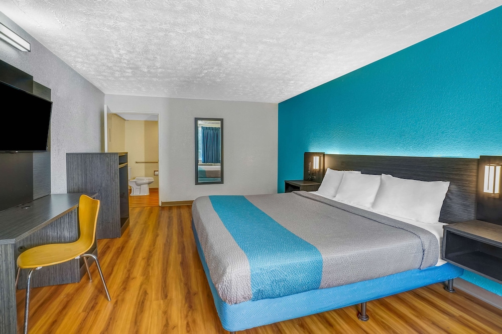STANDARD, KING BED, ACCESSIBLE
