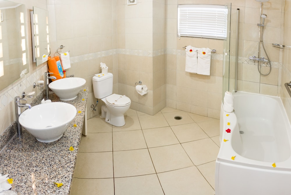 Bay Gardens Beach Resort and Spa 75/75