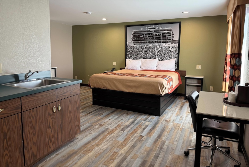 Room, King Bed