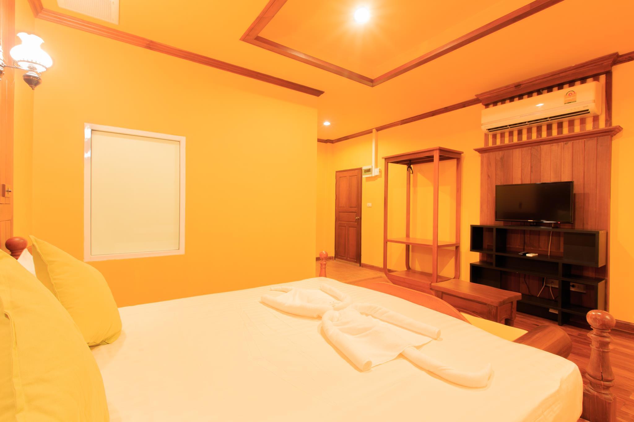 DELUXE, DOUBLE BED