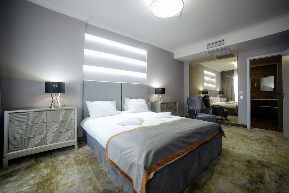 ROYAL CLASSIC HOTEL 12/44