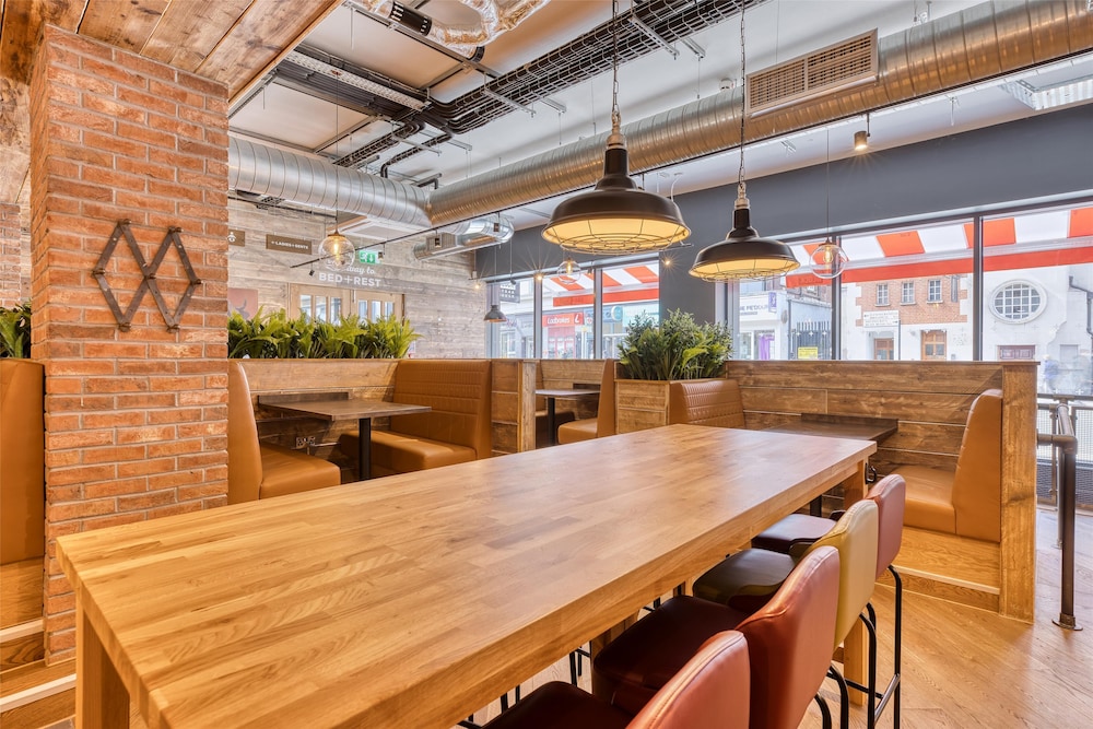Premier Inn London Hammersmith (Shepherds Bush Road) 35/47