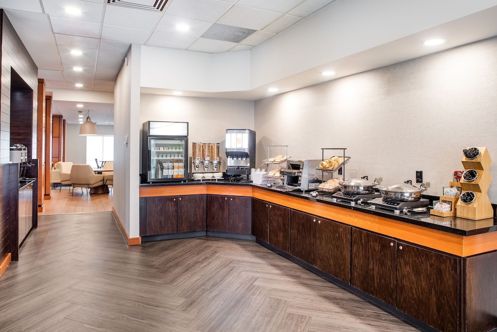 Fairfield Inn And Suites Toronto Mississauga 6/28