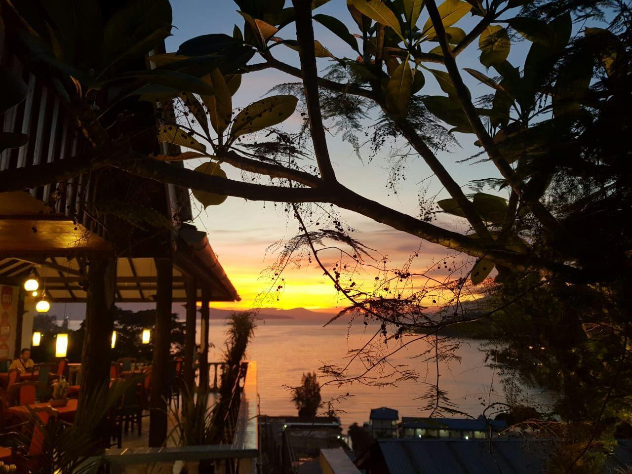 Parapat View Hotel 13/15