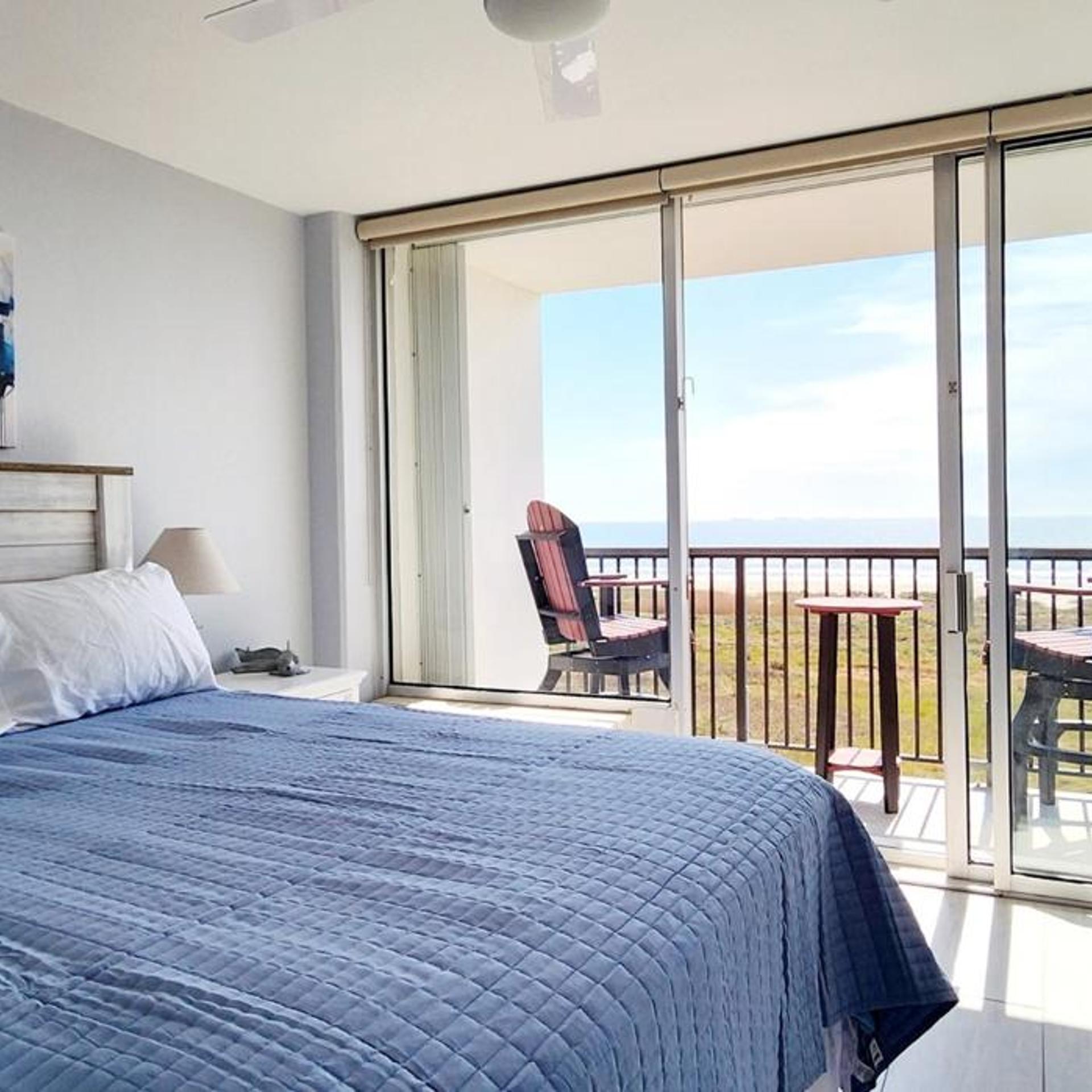 2 Bedrooms, Beach Front, Gulf View