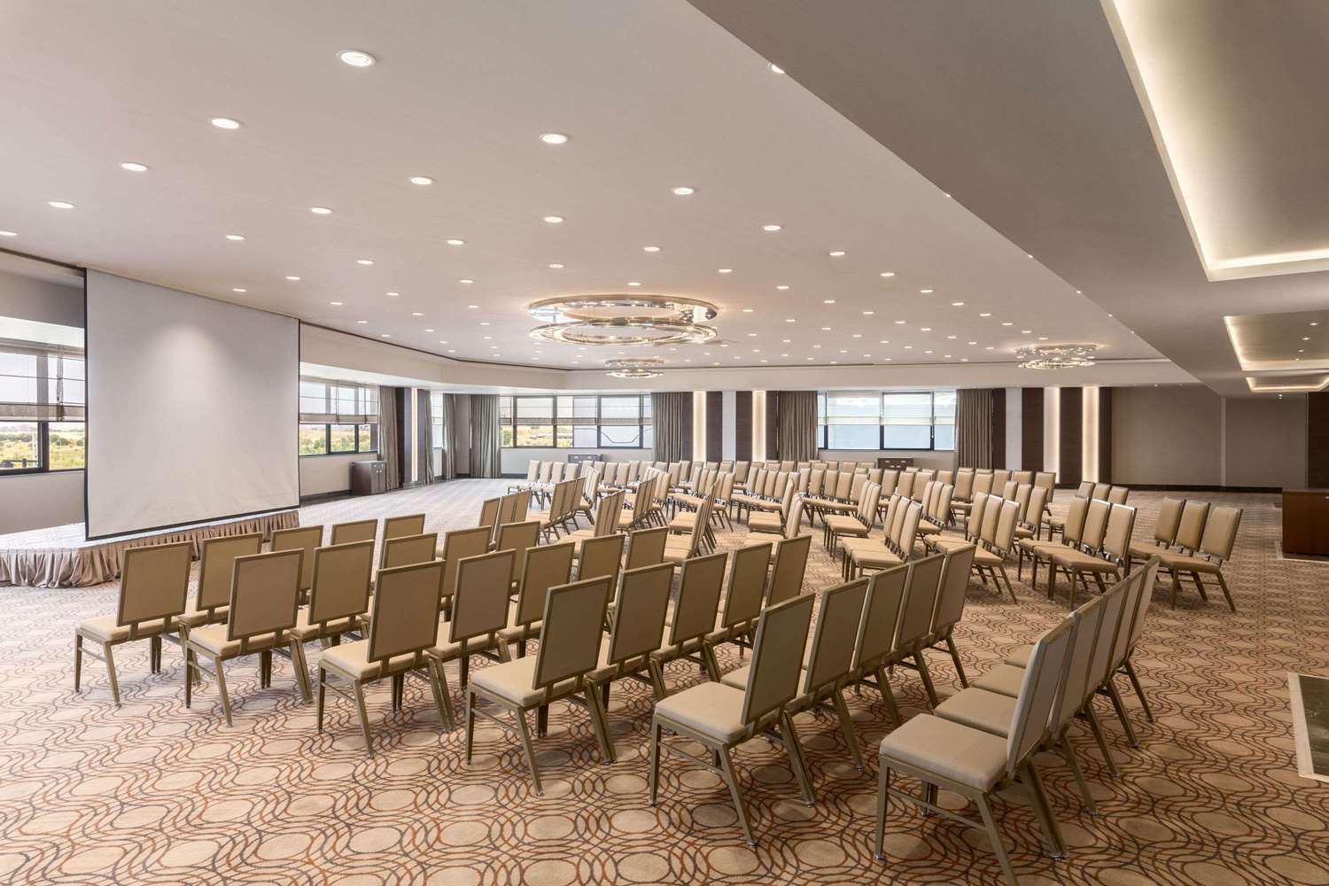 Ramada Plaza by Wyndham Istanbul Tekstilkent 45/49