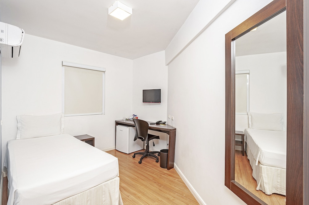ROOM, SINGLE