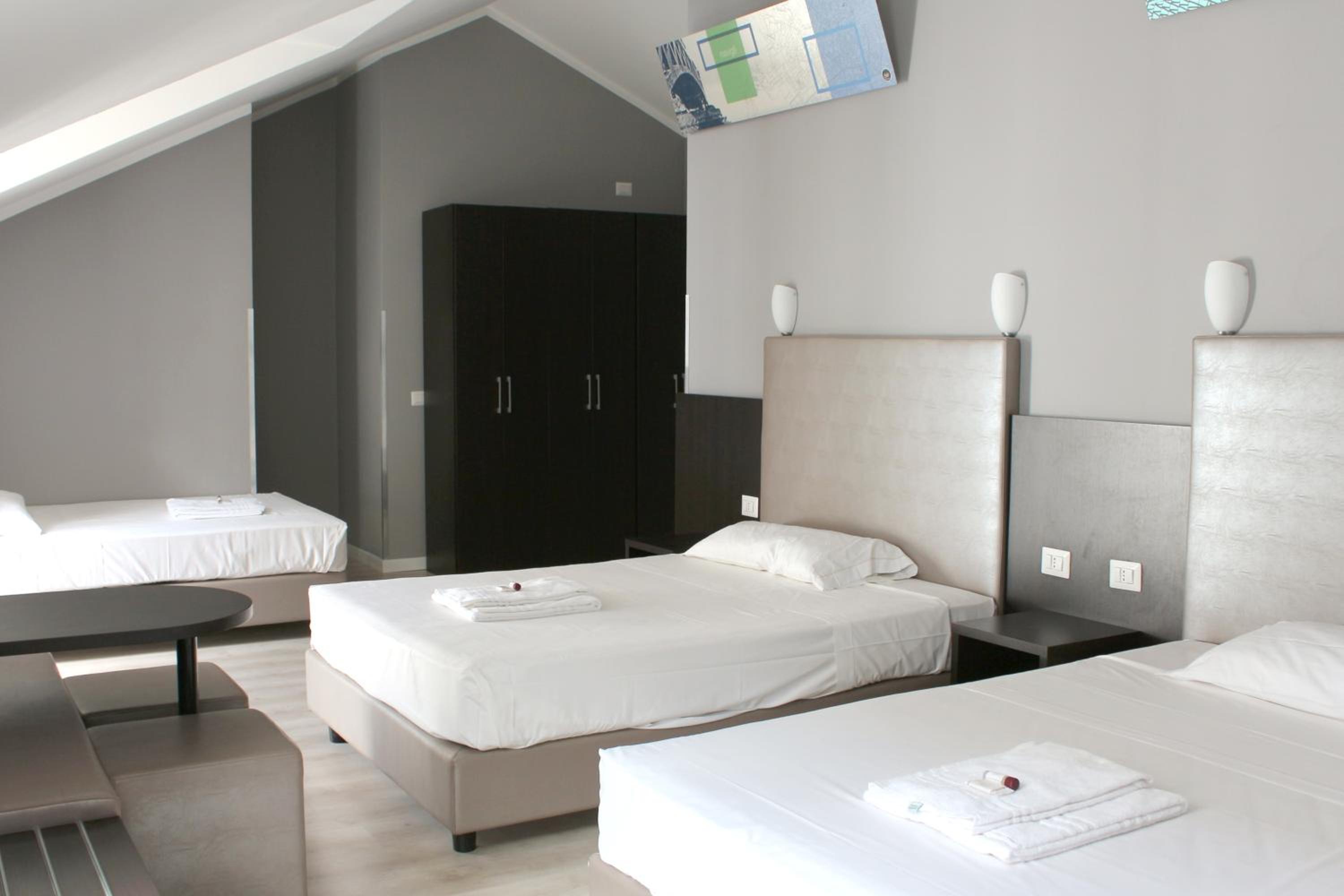 Room, Sextuple, 3 Double Beds