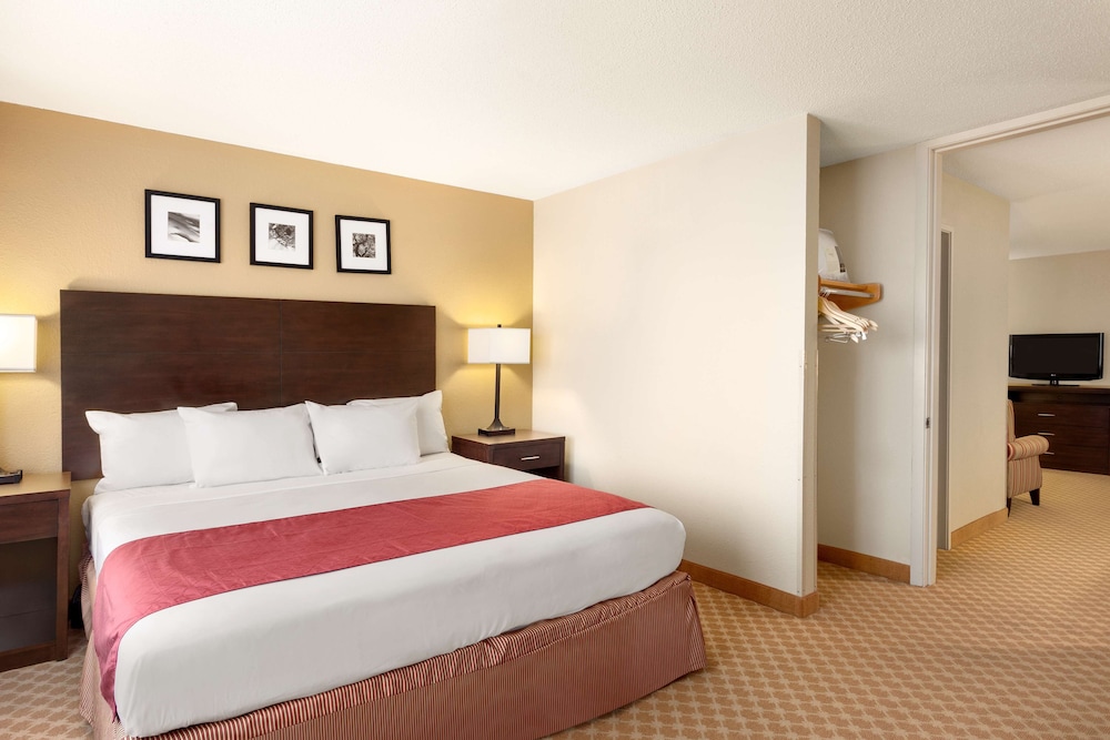 Country Inn and Suites by Radisson Coon Rapids MN 5/32