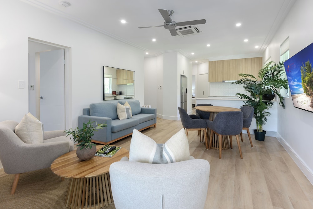 Mandalay Luxury Beachfront Apartments 42/59