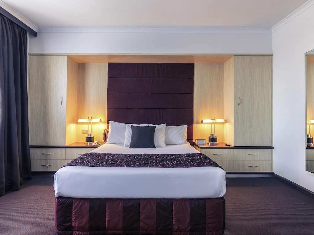 Mercure Albury 9/49