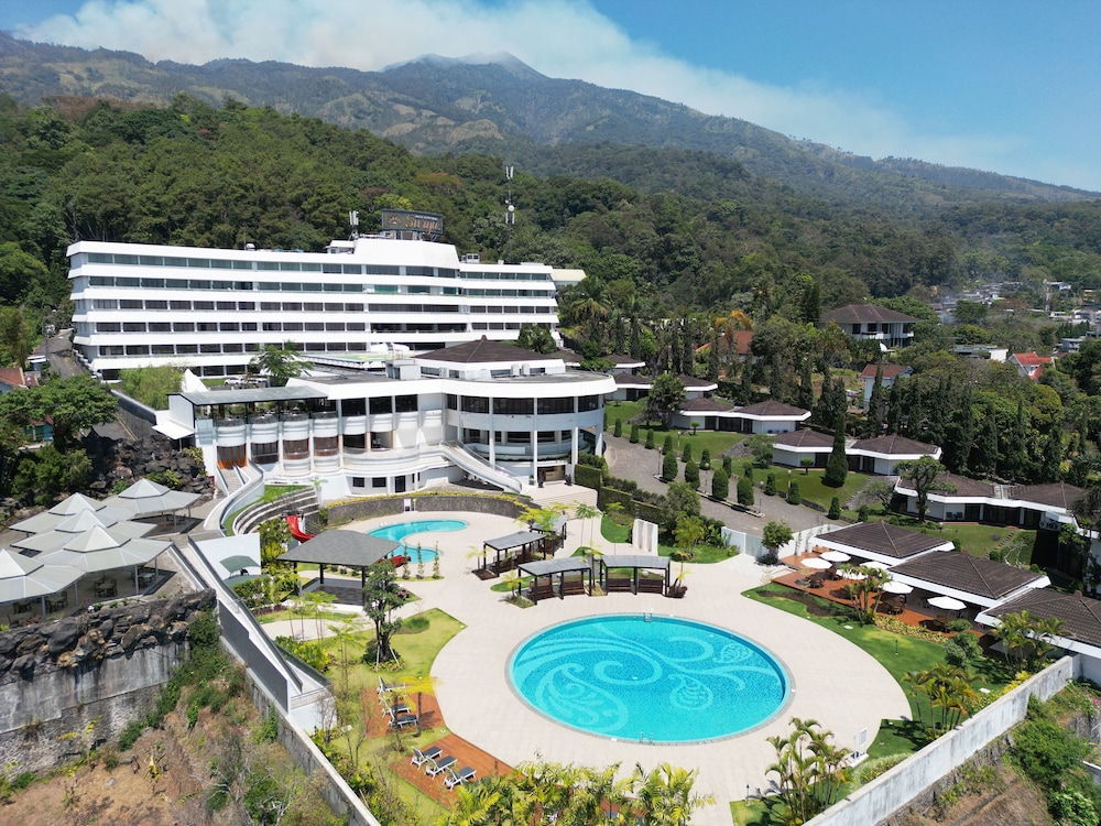 Surya Hotel Cottages Prigen 48/52