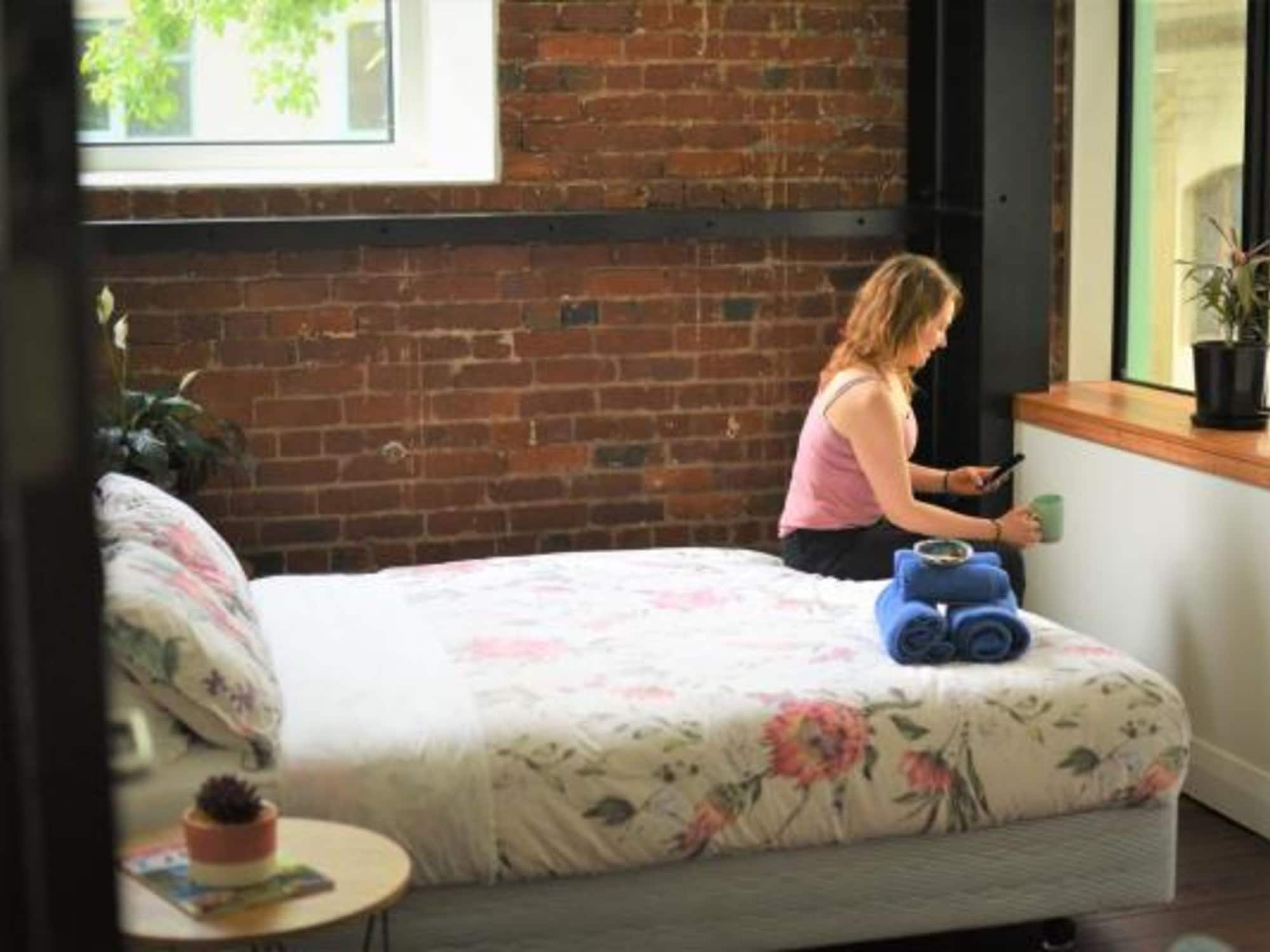 ROOM, DOUBLE BED, SHARED BATHROOM, LARGE