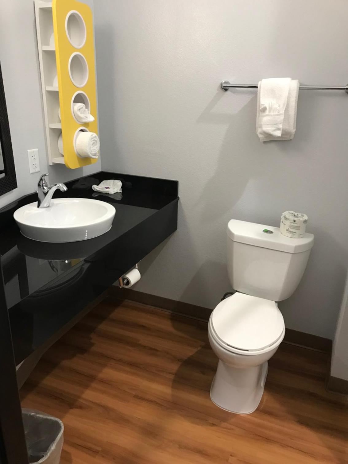 غرفة بسرير كينج، Motel6 Midland Tx 8/10