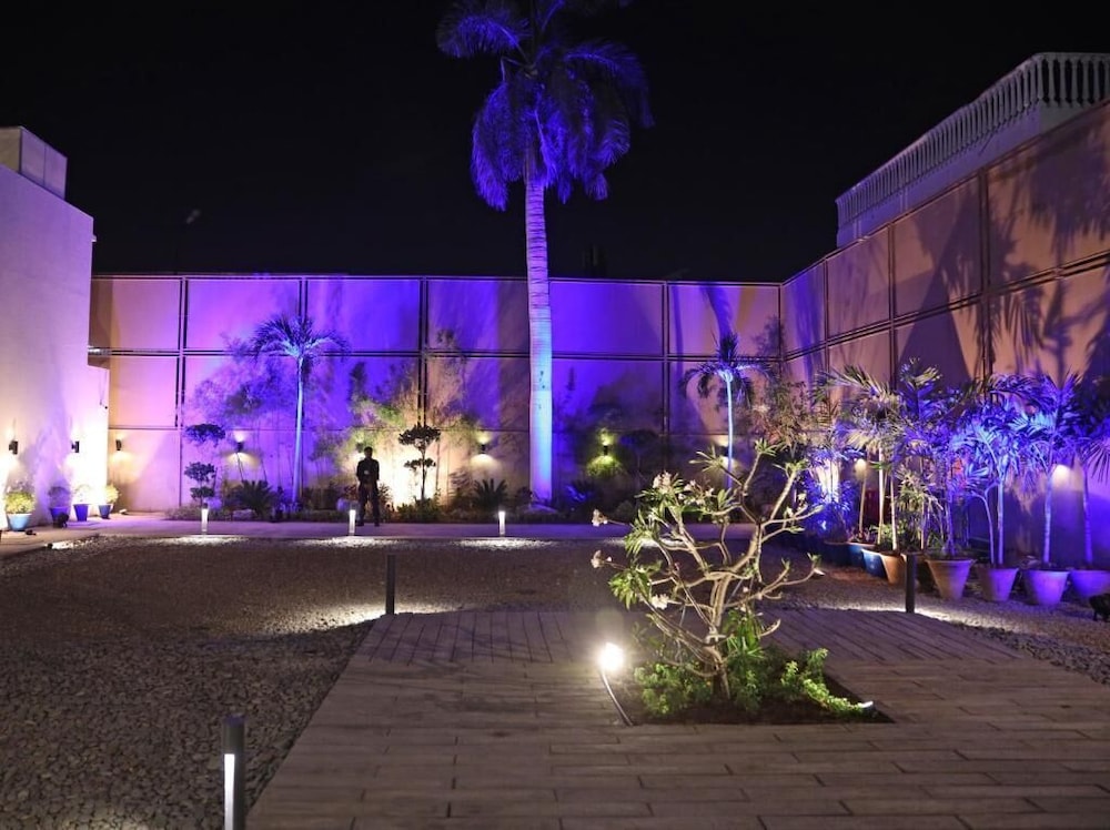 Ambiance Boutique Art Hotel Karachi 29/56