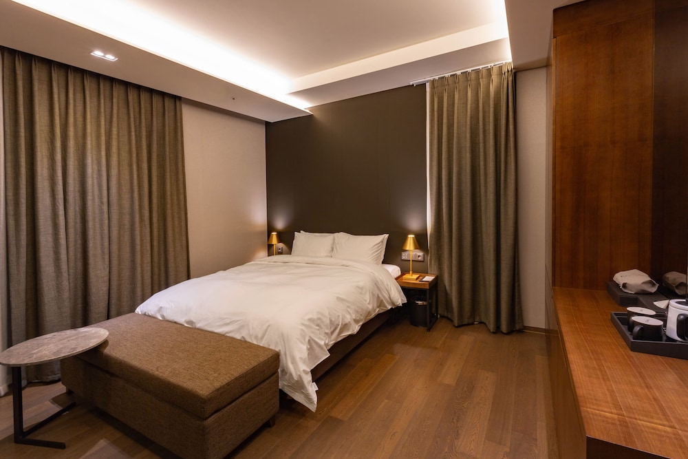 Hotel East9 24/69