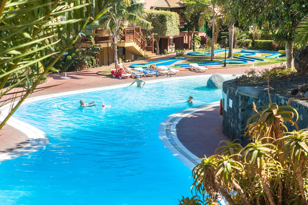 Apartamentos Oasis San Antonio 49/53