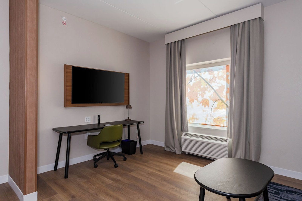 Fairfield Inn & Suites Dayton Beavercreek 24/27