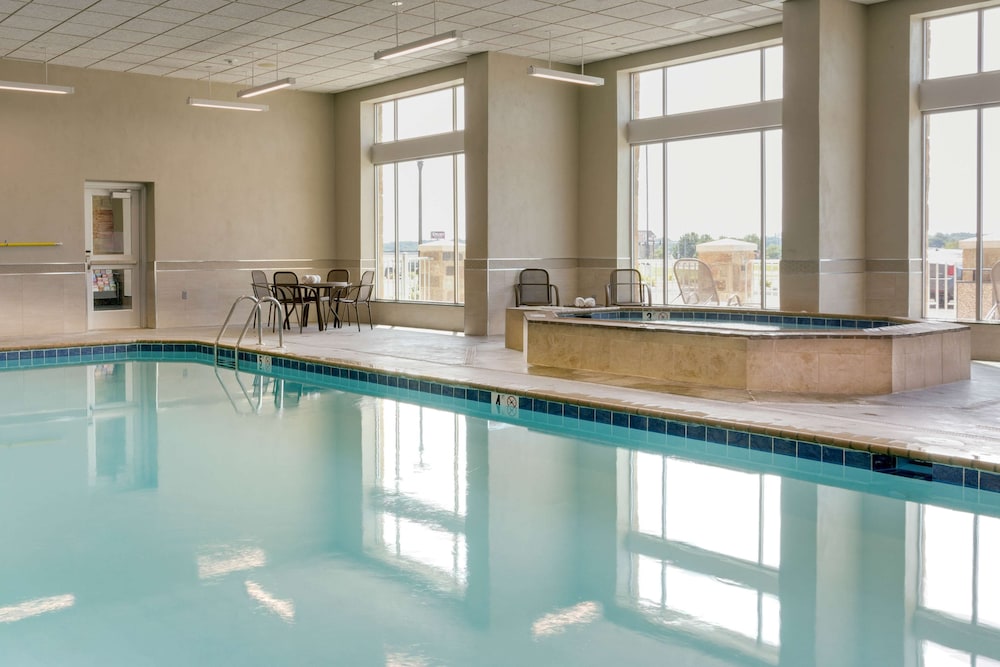 Drury Plaza Hotel Cape Girardeau Conference Center 17/50