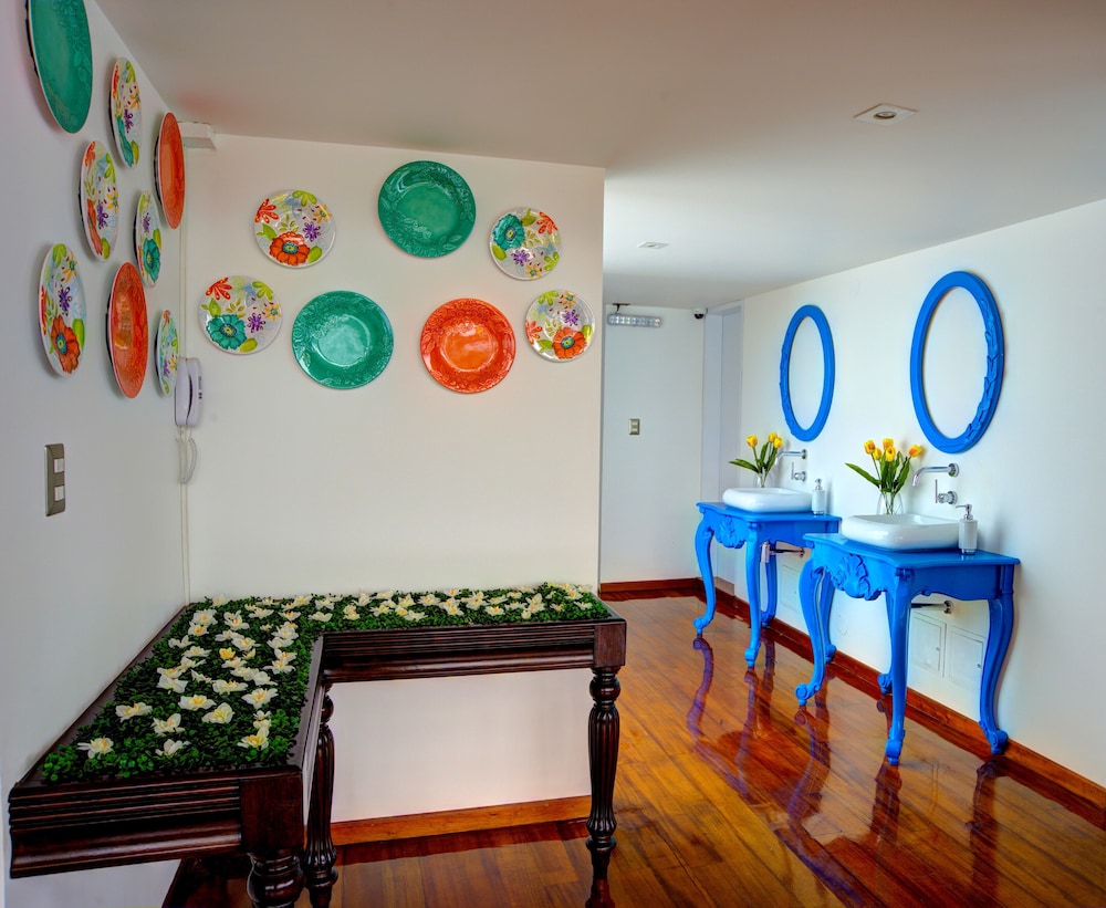 Mint Hotel 11/46