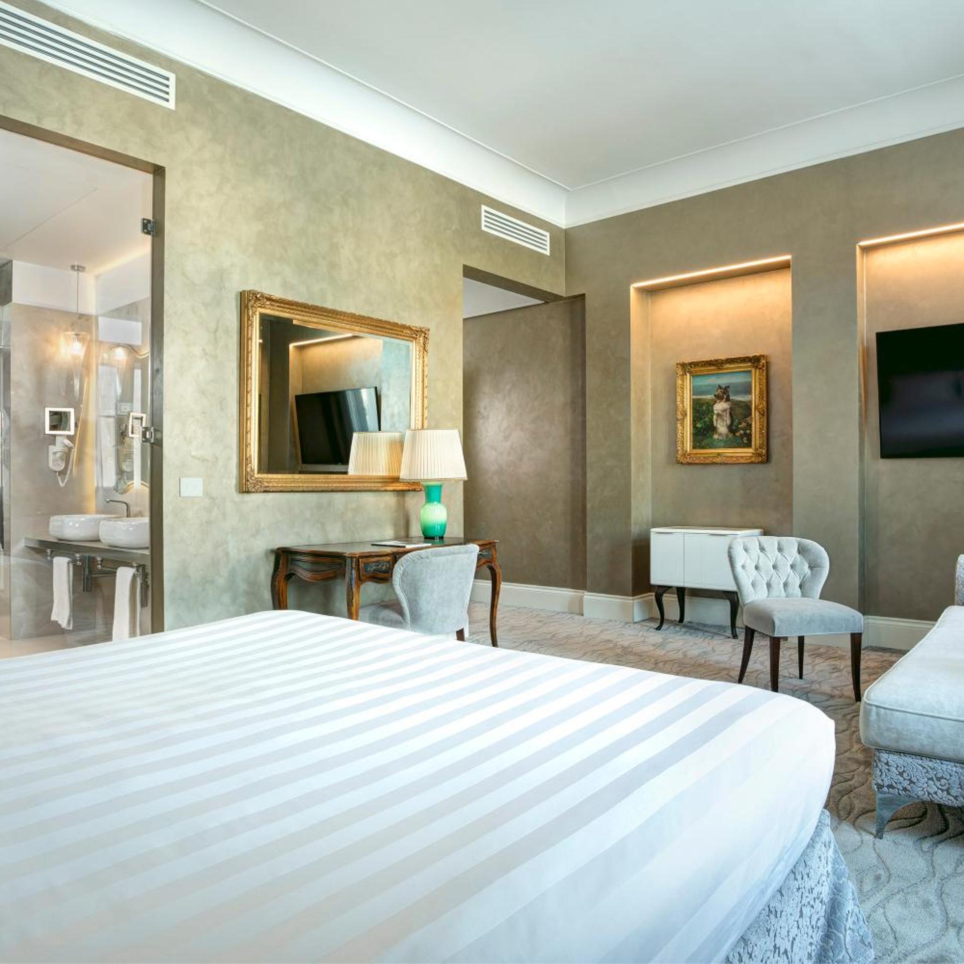 Prestige, Suite, Square View
