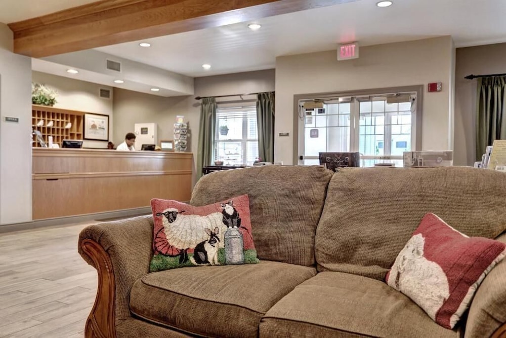 Lancaster Inn and Suites 36/64