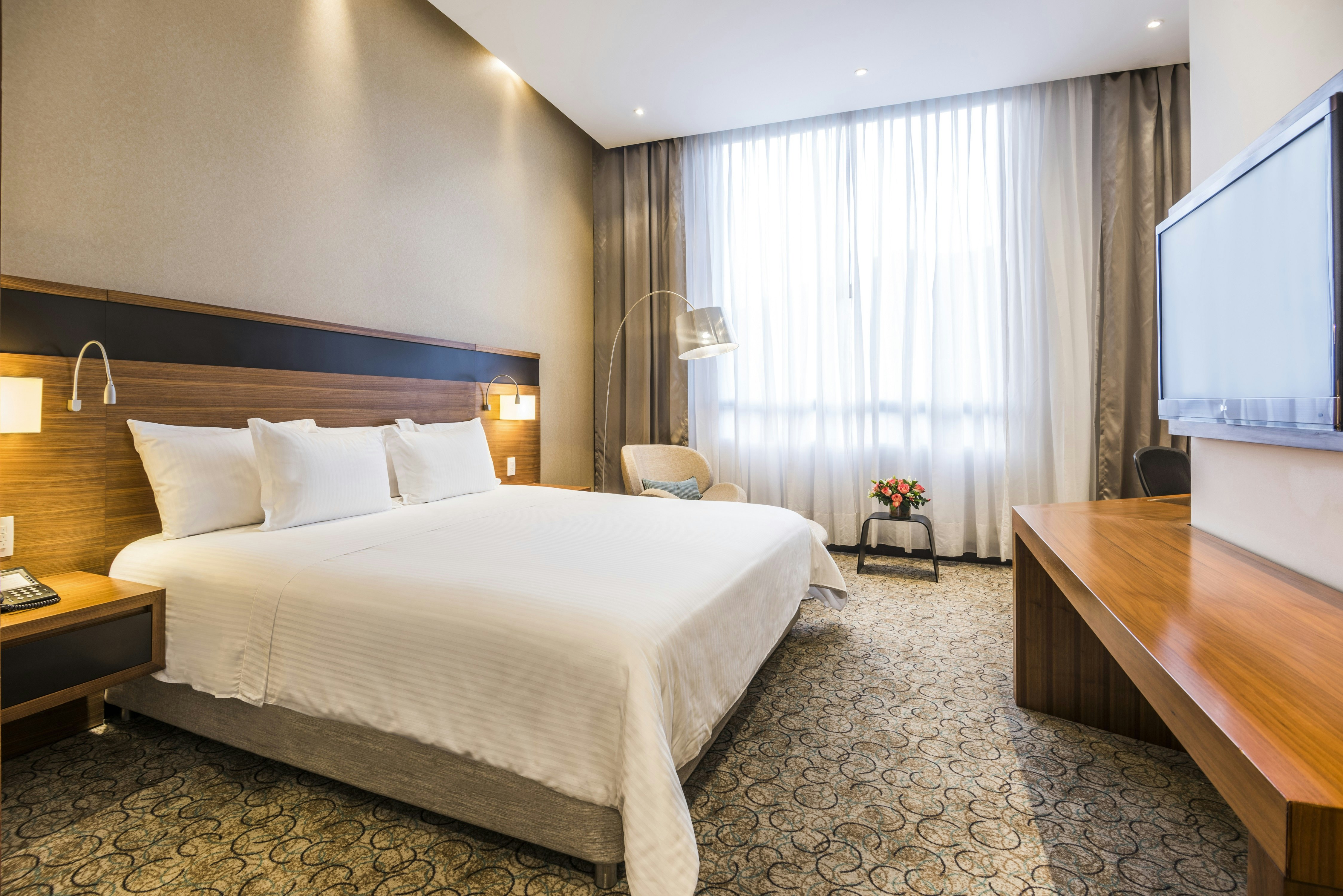 ROOM, QUEEN BED