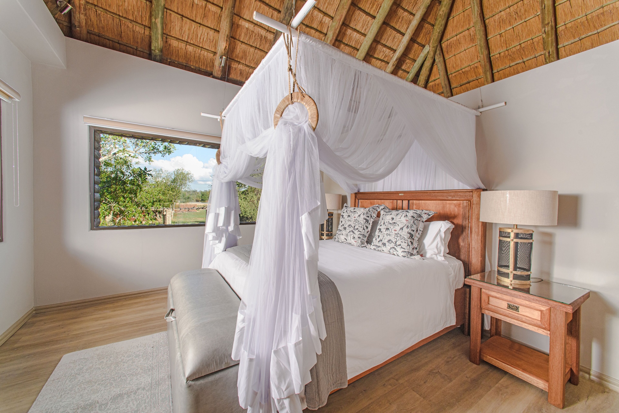 LUXURY, DOUBLE OR TWIN BED