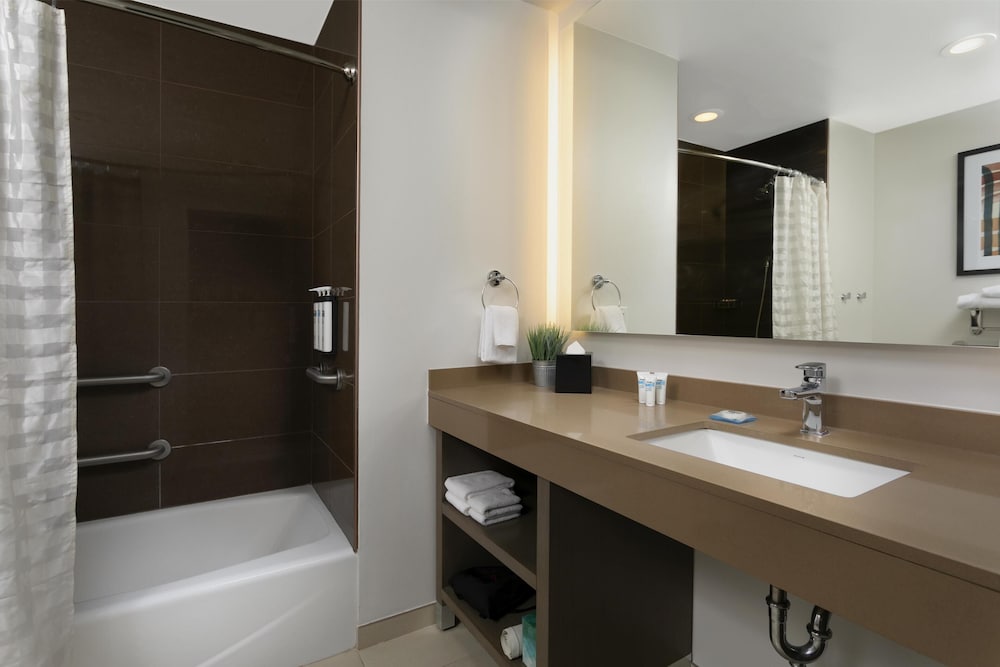 Hyatt House San Juan 72/74