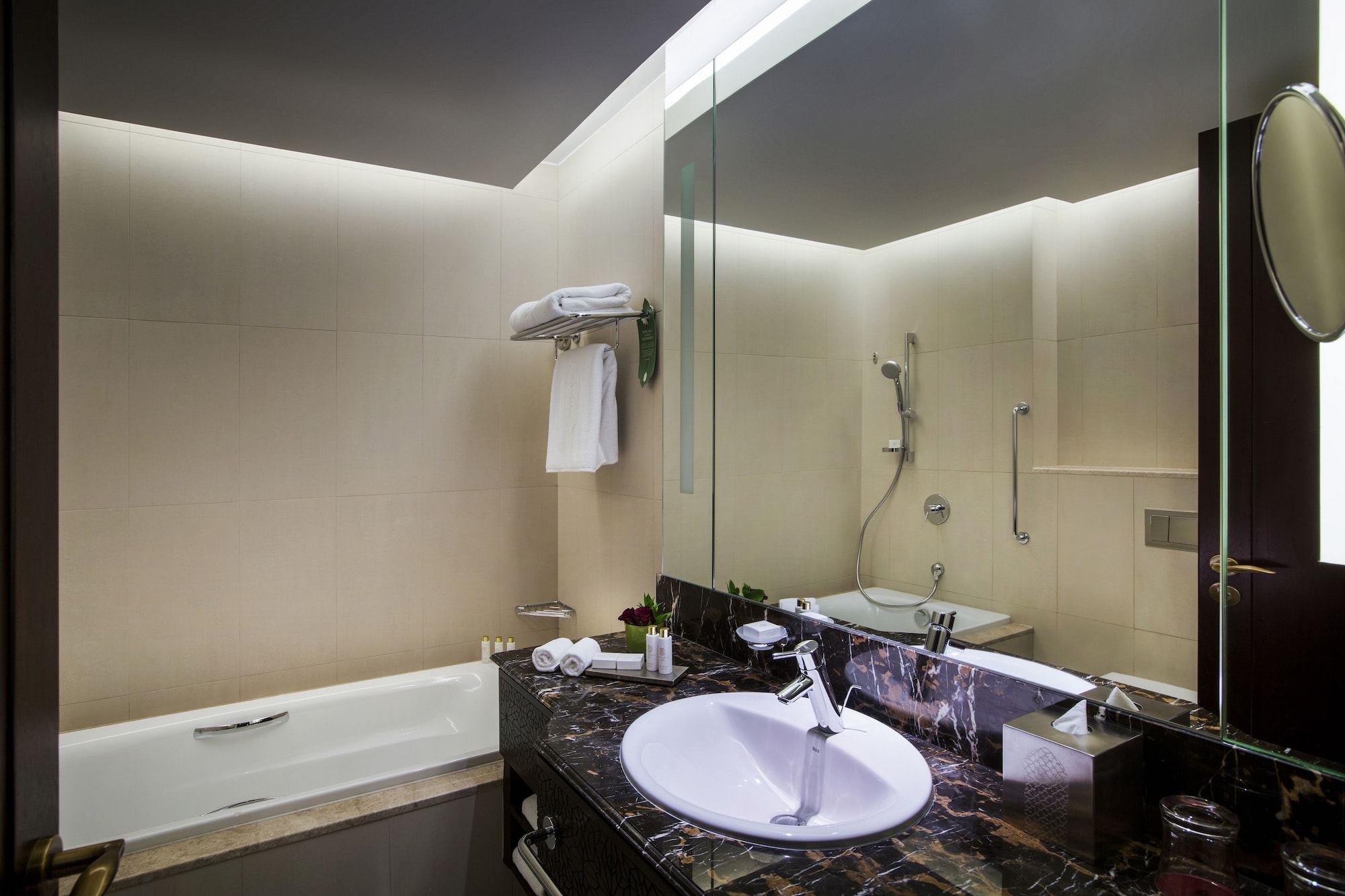 غرفة سوبيريور بسرير كينج، Bab Al Qasr Residence 7/9