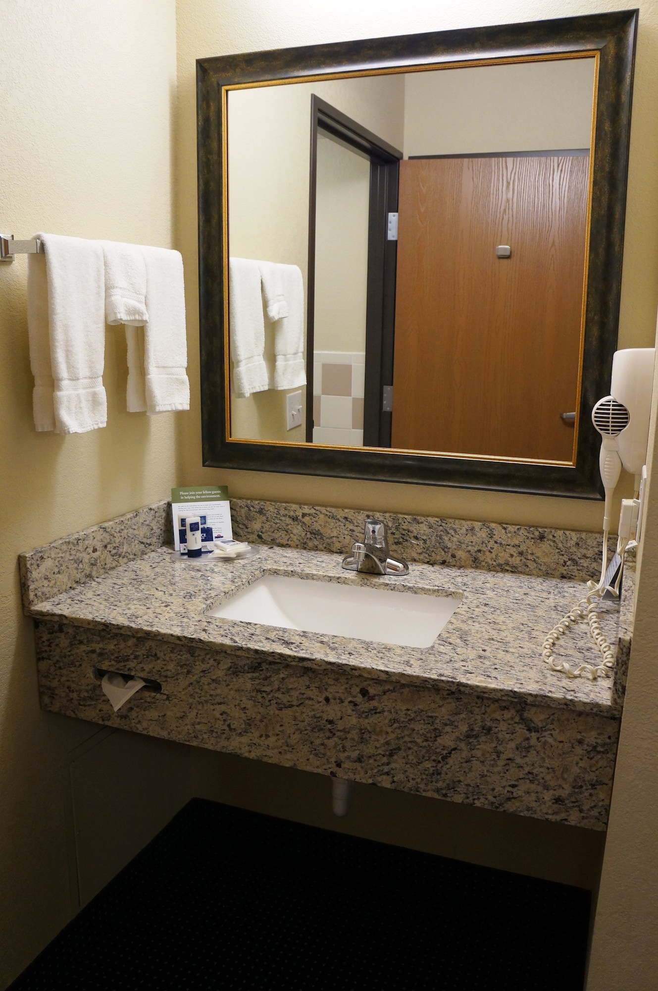غرفة بسرير كينج، AmericInn by Wyndham Fort Dodge 4/4