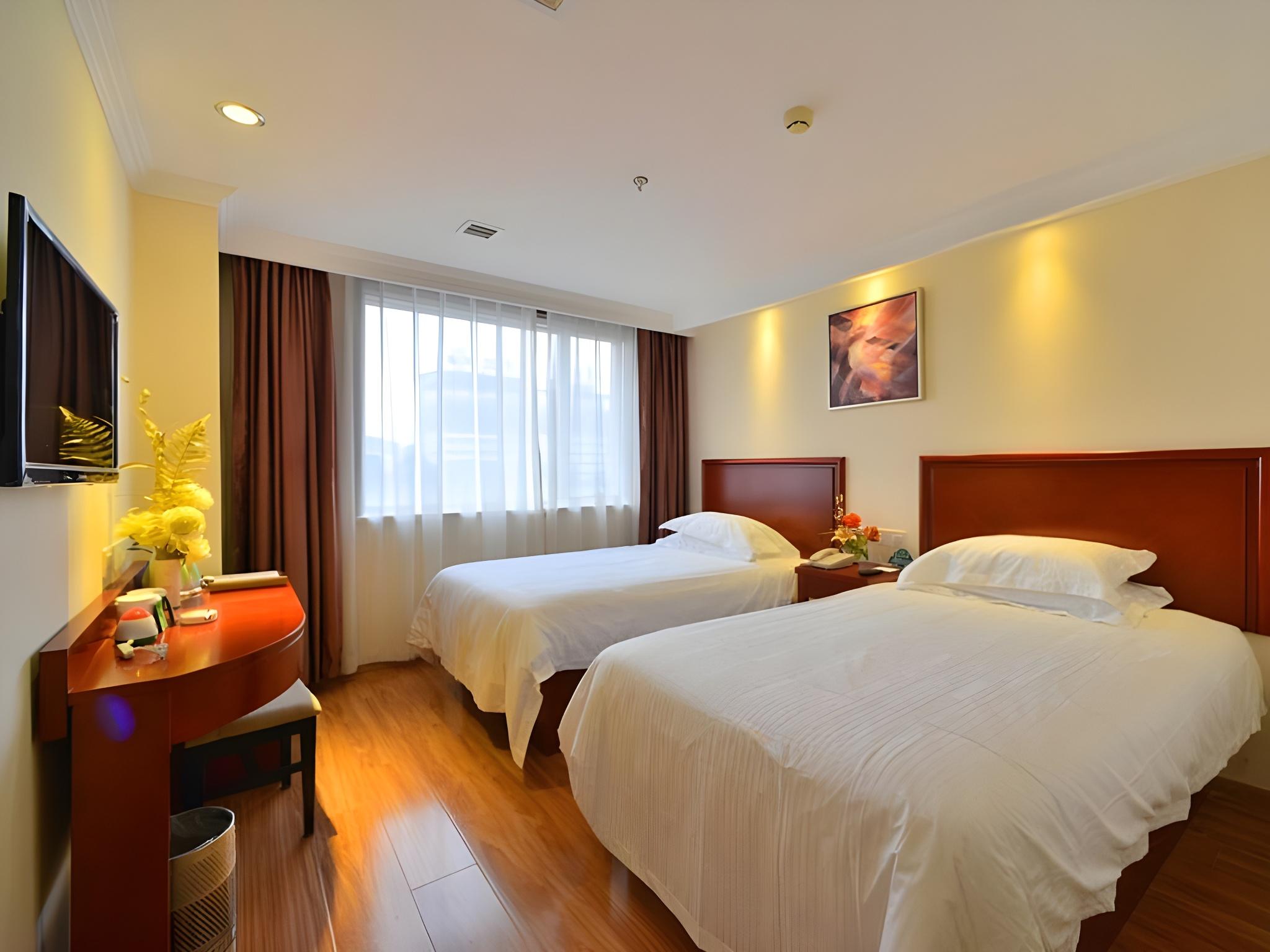 ROOM, TWIN BEDS