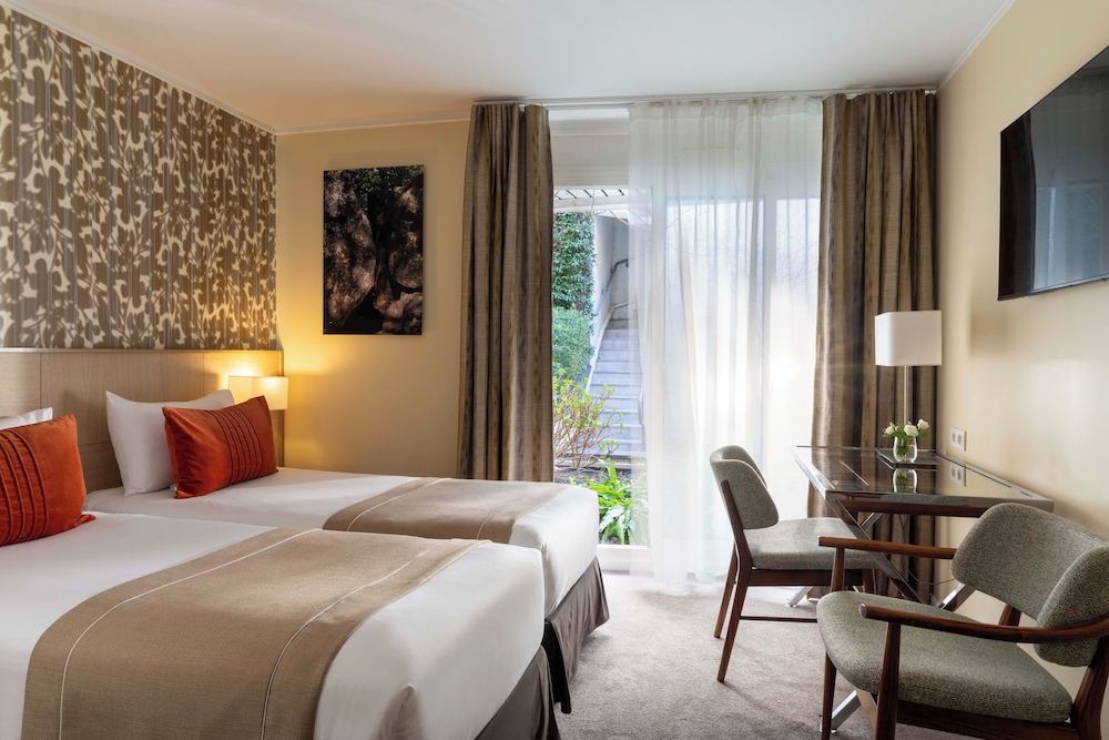 COMFORT, TWIN BEDS