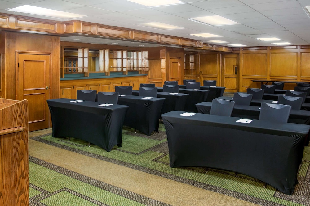 La Quinta Inn by Wyndham Austin Capitol / Downtown 38/43