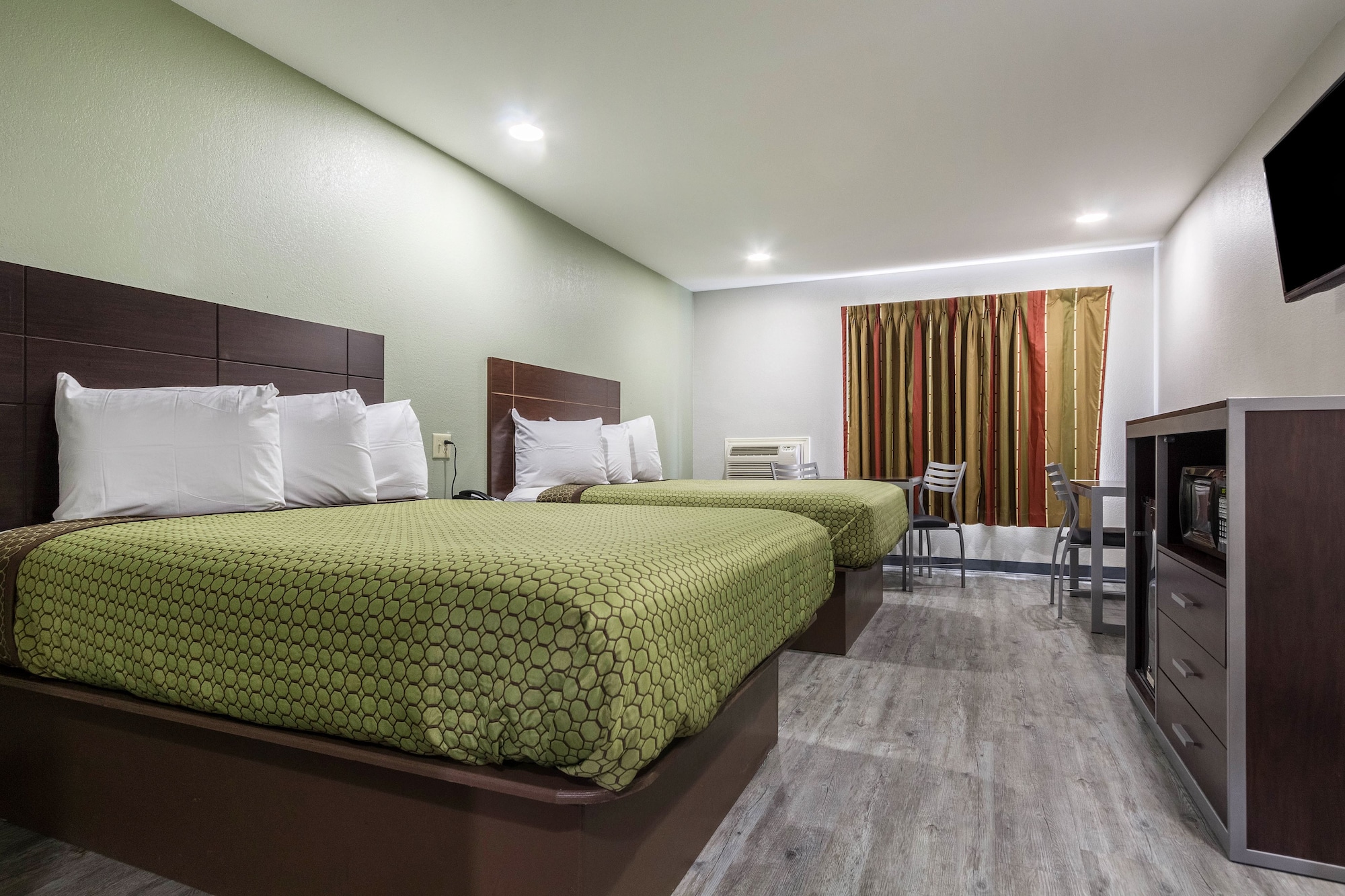 Standard, 2 Queen Beds