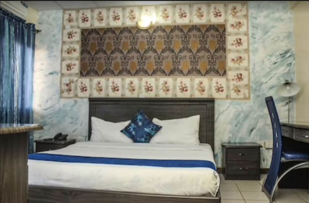 Nanet Suites 10/29