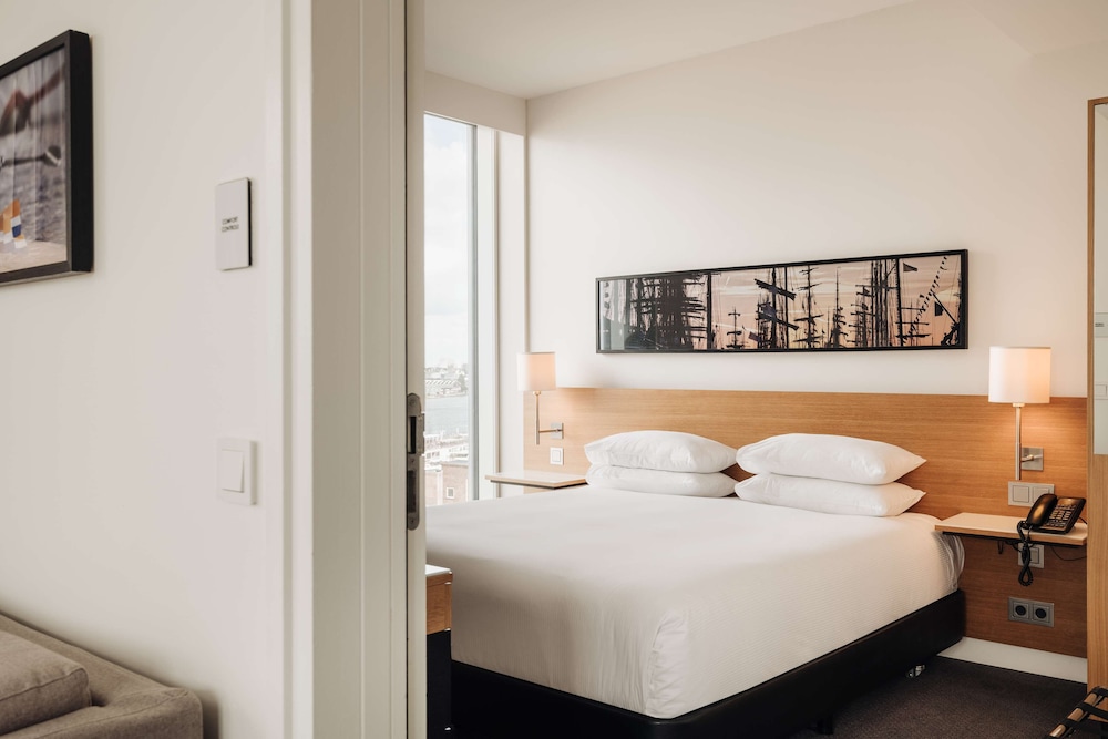 Doubletree By Hilton Amsterdam Centraal Station 18/88