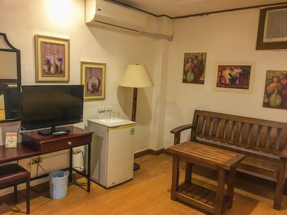 Subic Park Hotel 53/73