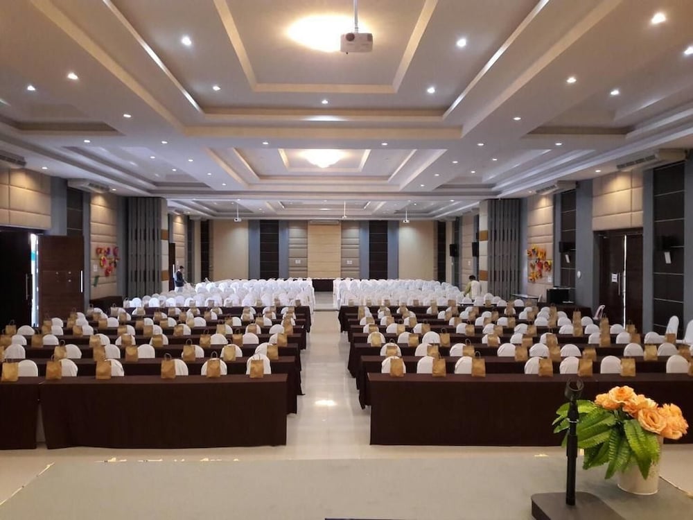 S-Tawan Hotel & Convention 25/29