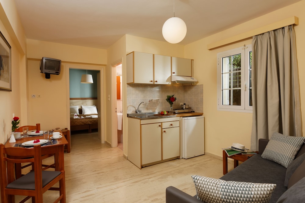 Dimitra Hotel & Apartments by Omilos Hotels 33/48