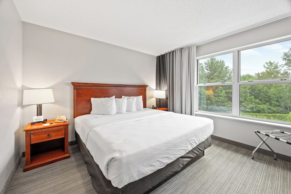 Marinette WI Hotel 8/50
