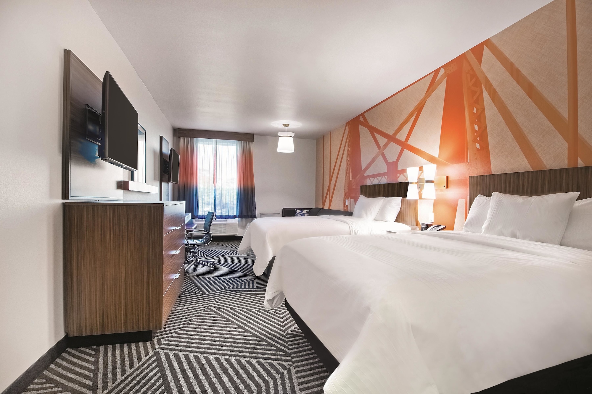 EXECUTIVE, 2 QUEEN BEDS
