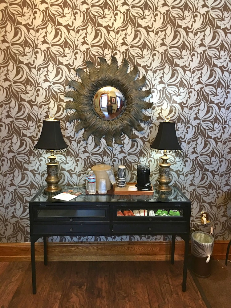Altland House Inn and Suites 5/50