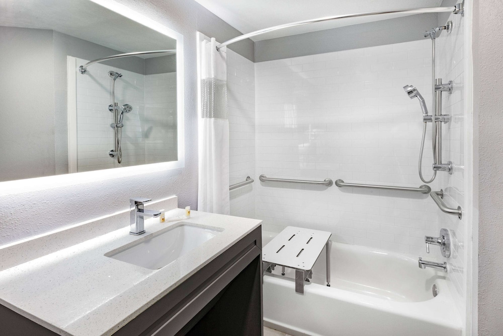 La Quinta Inn & Suites by Wyndham Ardmore 22/23